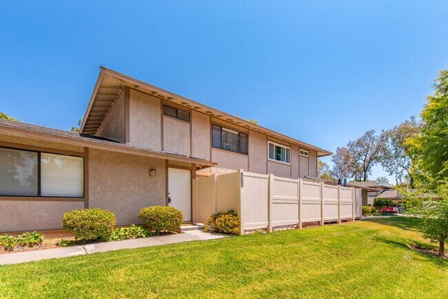 Building Photo - 28763 Conejo View Dr