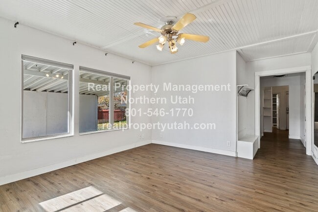 Building Photo - 662 4th St S