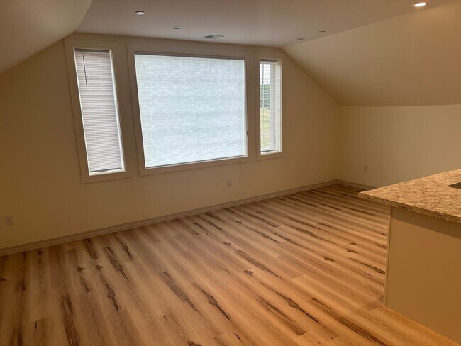 Building Photo - 38 Ladds Ln