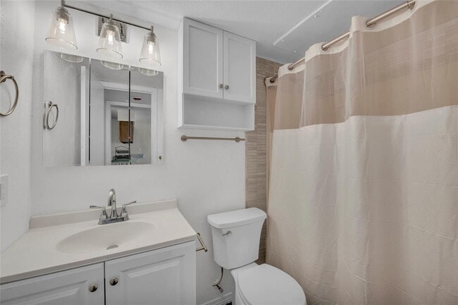 Building Photo - 108 Hillside Cove