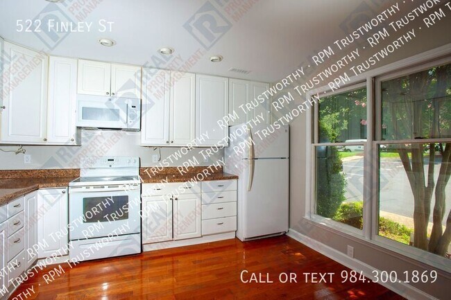 Building Photo - 522 Finley St