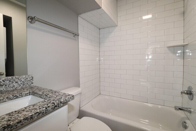 Building Photo - 203 S 1st St