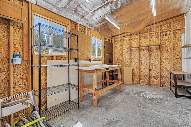 Building Photo - 6881 Fox Way