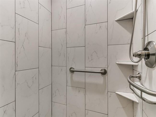 Building Photo - 2641 Osborne Dr