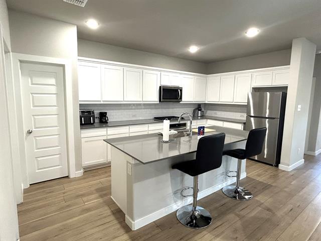 Building Photo - 4913 Pebblewood Dr