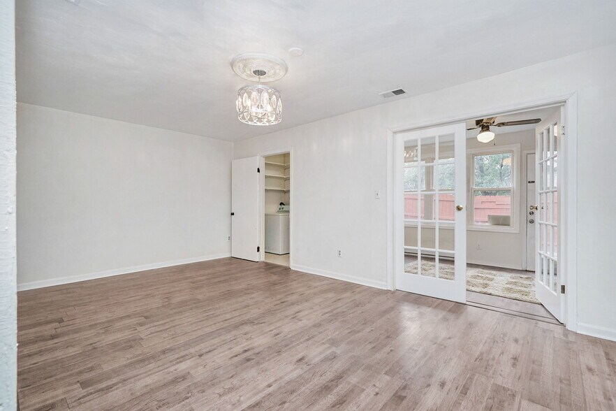 Building Photo - 5213 Clover Hill Dr