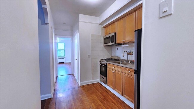 Building Photo - 167-10 Crocheron Ave
