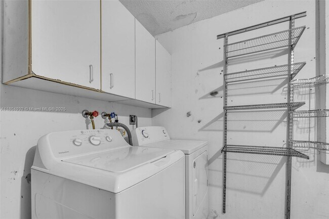Building Photo - 14761 SW 156th Ave