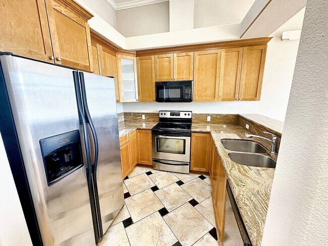 Building Photo - One Month Free - Spacious 2-Bed, 2-Bath Apartment in San Leandro
