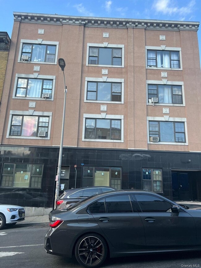 Building Photo - 99 Elm St