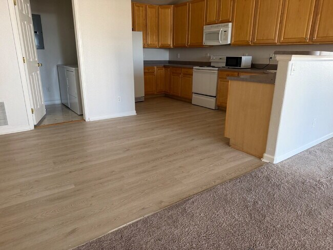 Building Photo - "Spacious 2-Bed, 2-Bath with attached garage"