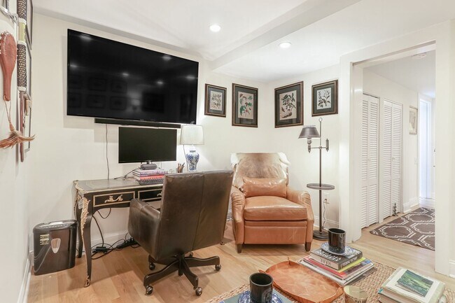 Building Photo - Amazing Adams Morgan Two-Level Condo| Parking included!
