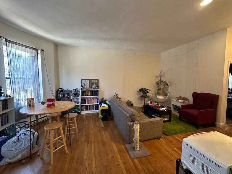 Primary Photo - 669 Massachusetts Ave