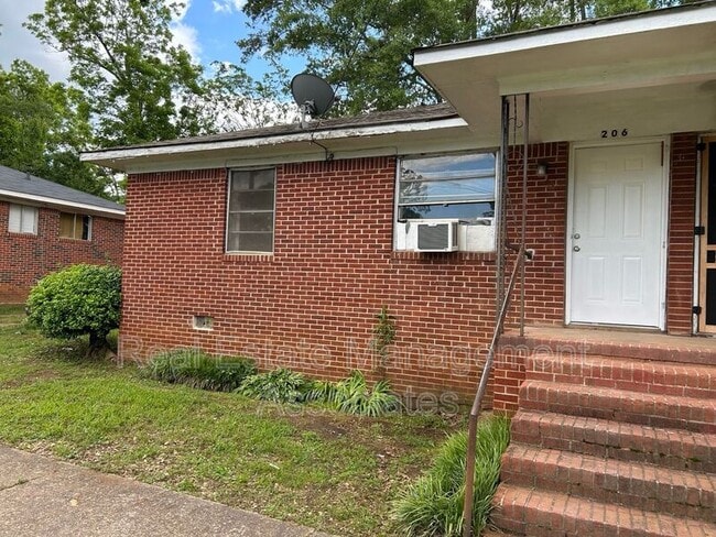 Primary Photo - 206 Austin St