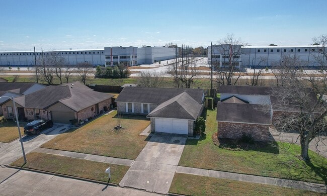 Building Photo - 14239 Montaigne Dr