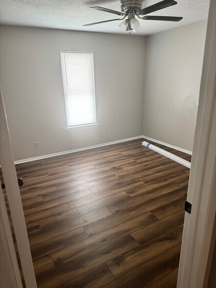 Building Photo - 115 Township Ln