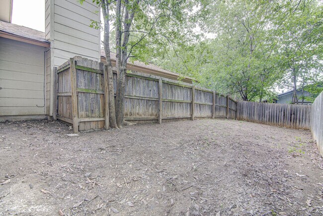 Building Photo - 900 Sirocco Dr