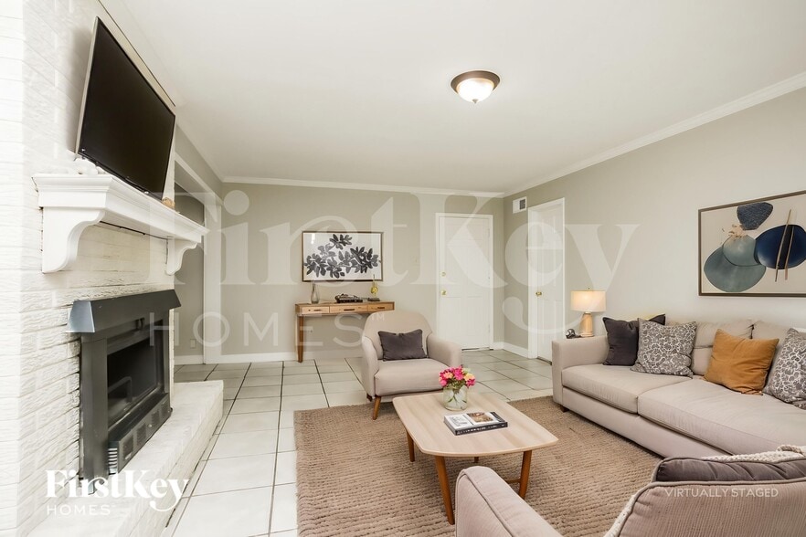 Building Photo - 3347 Bluemont Dr