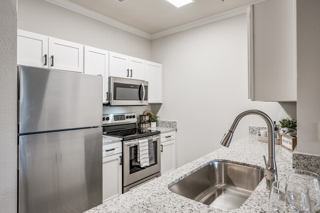 1BD, 1BA - 650SF - Kitchen