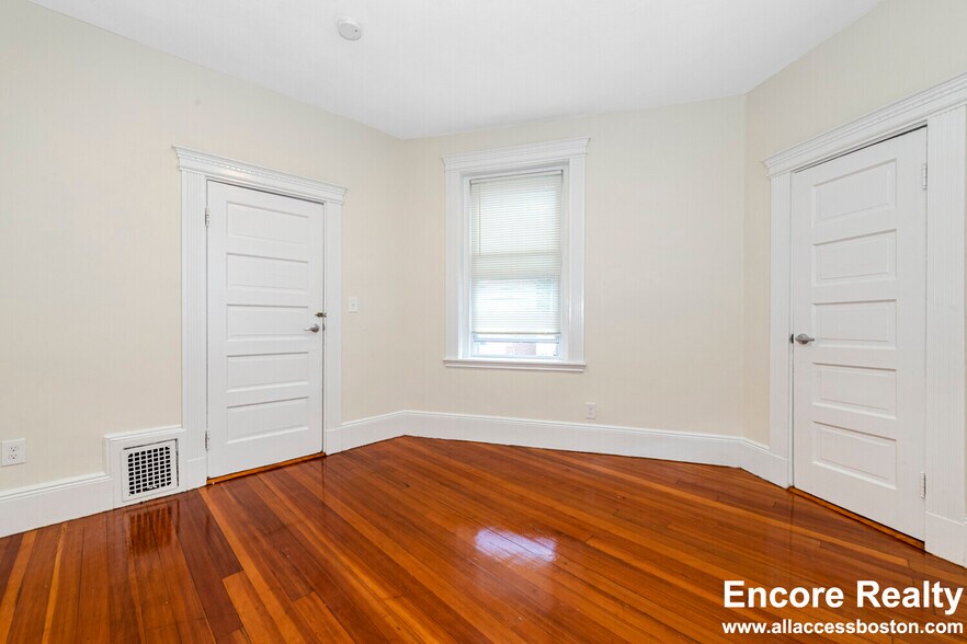 Building Photo - 63 Fairbanks St