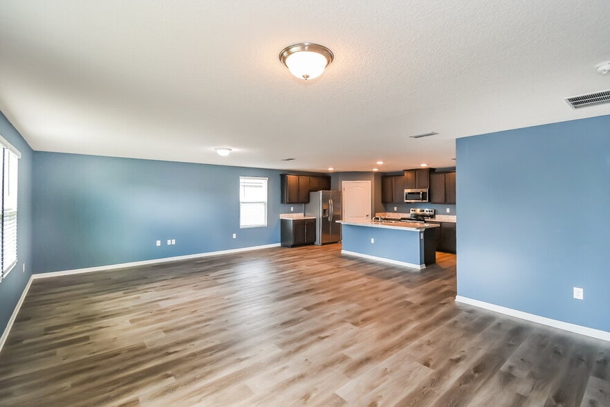 Building Photo - 2303 Pebble Point Dr