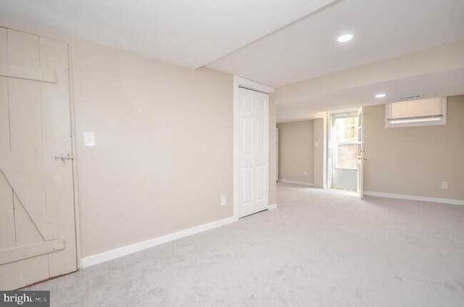 Building Photo - 9107 Lindale Dr