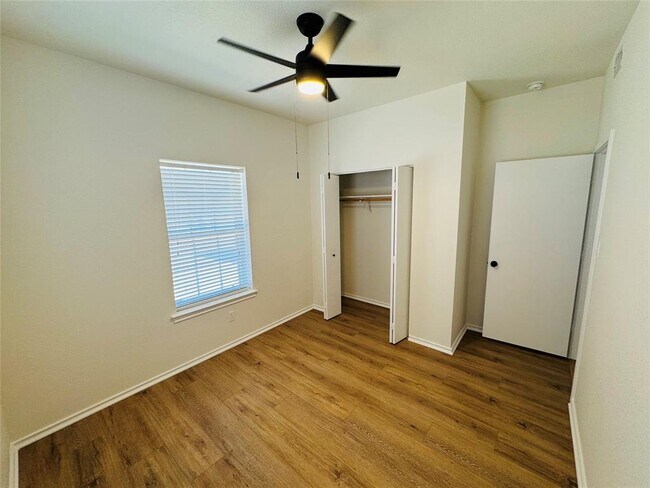Building Photo - 407 Bent Wood Dr