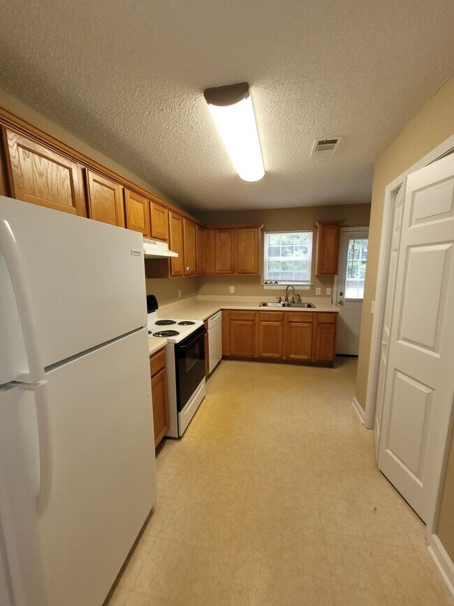 Building Photo - 121-123 Mario Circle