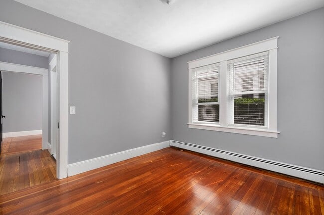 Building Photo - 84 Rochambeau Ave