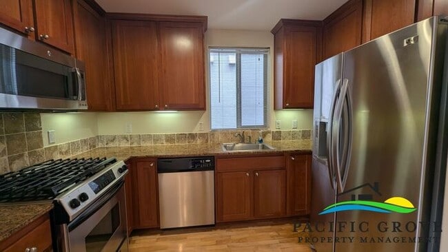 Building Photo - Refined 3-Bedroom Residence Offering Comfort and Function ALL UTILITIES INCLUDED