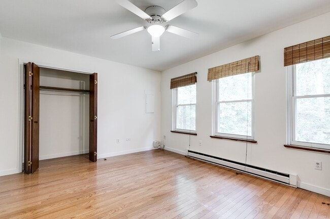 Building Photo - CHARMING 3-BEDROOM CEDAR SIDED RANCH HOUSE -Available