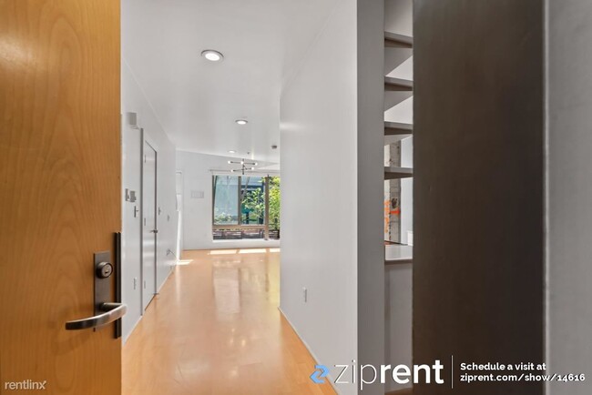 Building Photo - 1 br, 1.5 bath Condo - 1221 Pine Street, O...