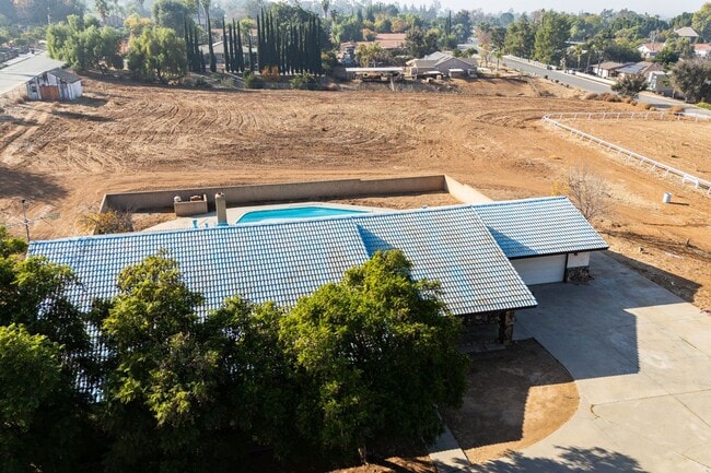 Building Photo - HORSE TRAINERS! MUST SEE HORSE PROPERTY AWESOME ACRAGE 5 ACRES Beautiful Custom 1 story home in W...