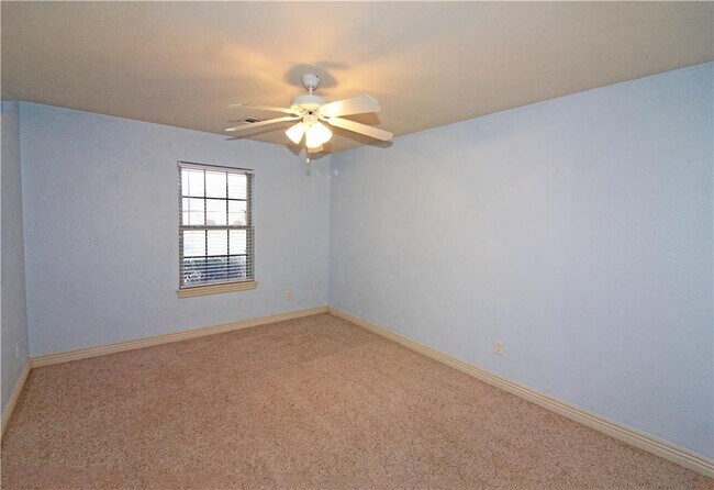 Building Photo - 1200 Kensington Dr