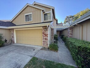 Building Photo - Danville Brookview Duet Townhouse 4 Br., 2...