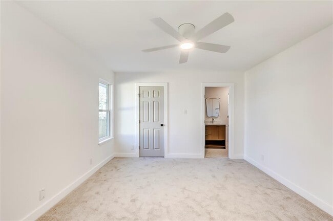 Building Photo - 4827 Gerona Dr