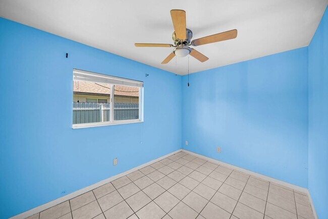 Building Photo - 517 SE 23rd Pl