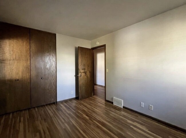 Building Photo - 993 Oriole Dr