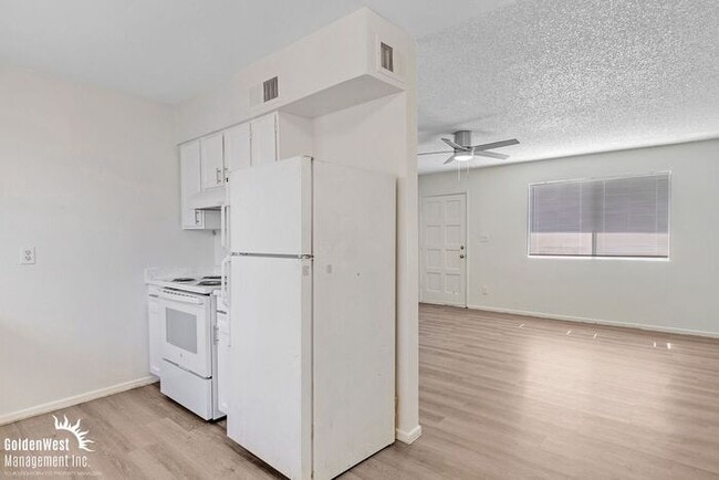 Building Photo - Cozy 2Bdm 1Ba Townhome in Great Location