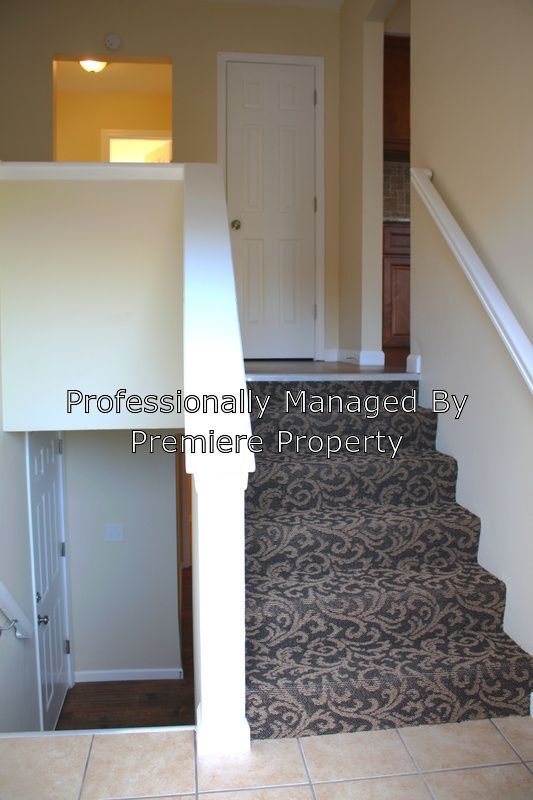 Building Photo - 1695 - 4 Bed 2 Bath Near KU MED