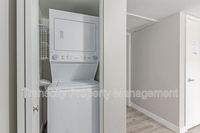 Building Photo - 10610 S 48th St