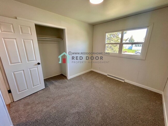 Building Photo - 5-bedroom, 2-bathroom house offers the perfect blend of comfort and functionality