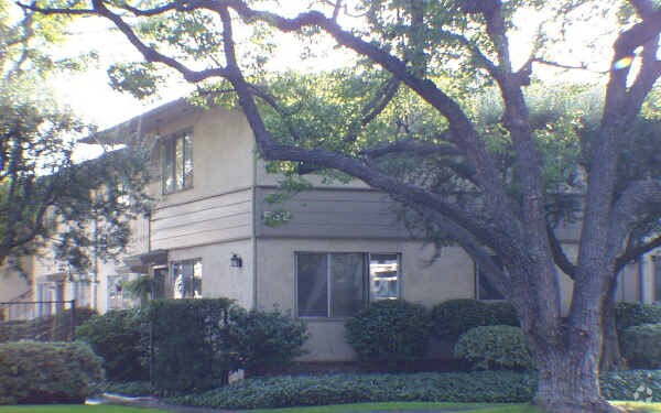 Building Photo - 532-540 E Washington Blvd