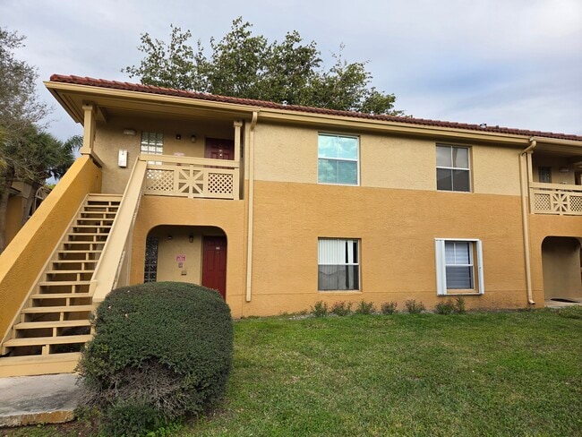 Exterior - 4831 Via Palm Lks