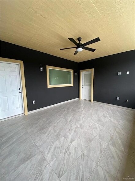 Building Photo - 5518 N Crown Point