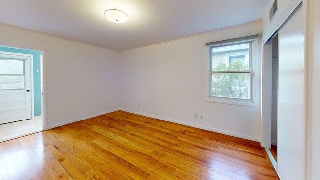 Building Photo - Sunny Greenbrae Single-Level with Pool + K...
