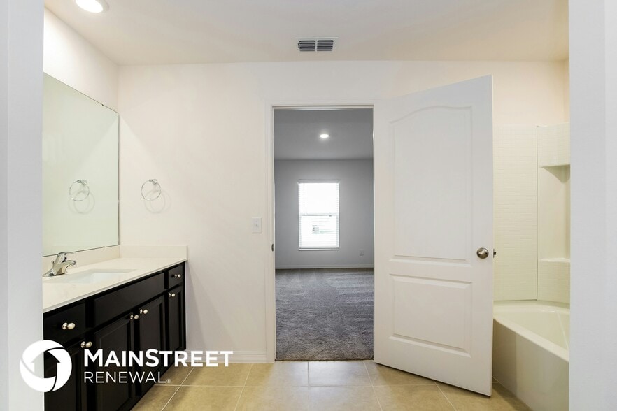 Building Photo - 1740 Canaan Lp