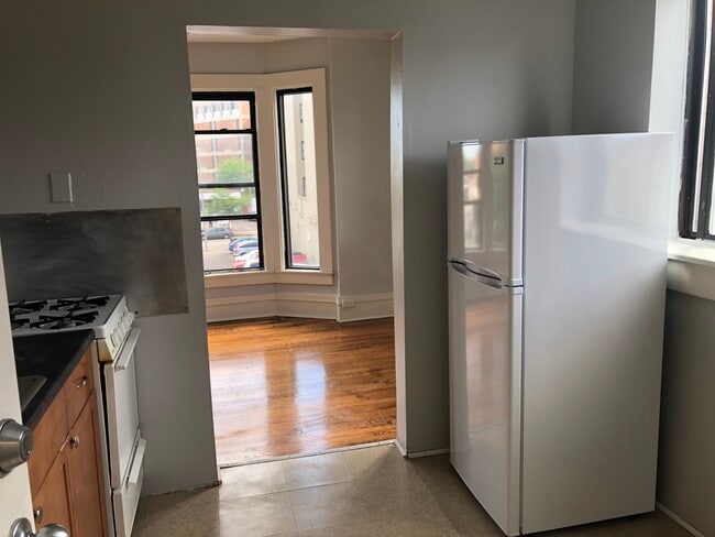 Building Photo - 239 Andrews St