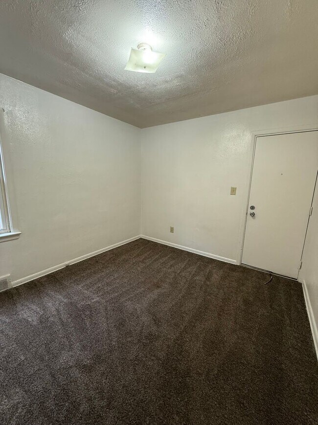 Building Photo - 3641 Ingleside Rd