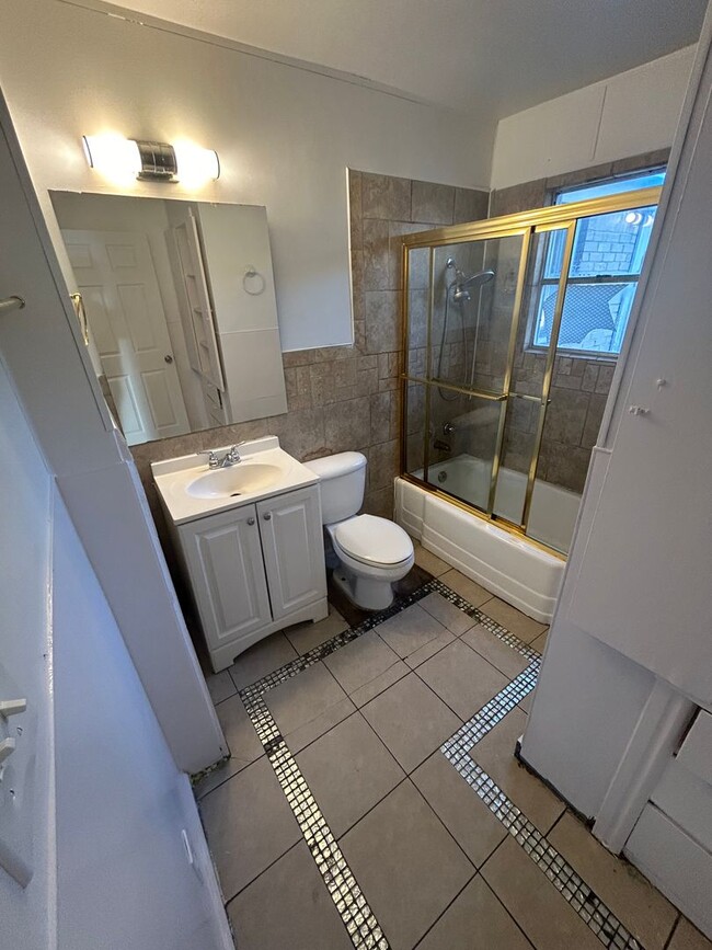 Building Photo - Upgrade your living arrangements